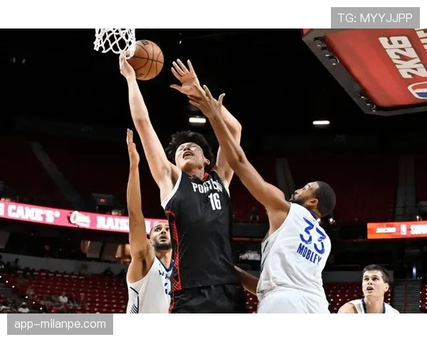 扬尼斯挡拆创造高效得分撑起雄鹿攻防转换差异明显