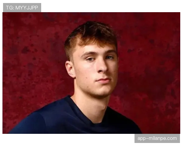 库珀·弗拉格无球跑动制造空位，拉开进攻空间改变球队战术格局