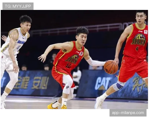 篮球后场规则详解：为什么过中线后再回传算违例