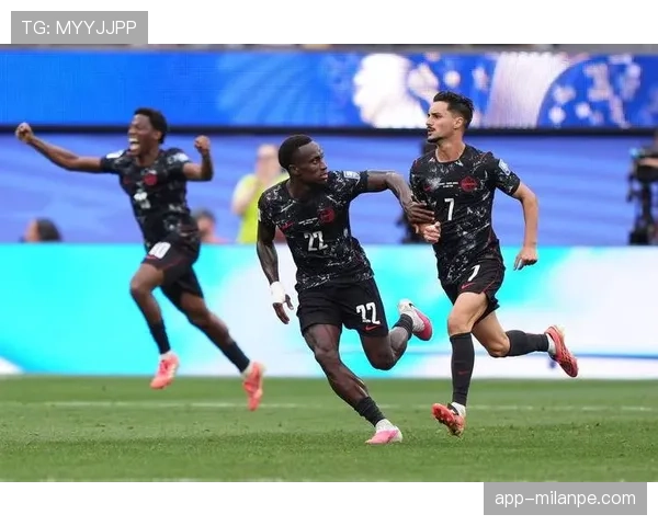 加拿大1-0击败南非：历史性晋级世界杯16强